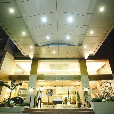 โรงแรมบิ๊ก 8 คอร์ปอเรท Tagum ภายนอก รูปภาพ