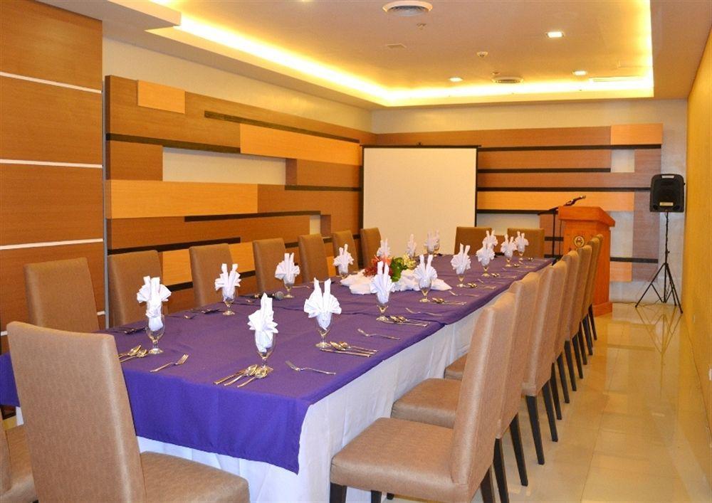 โรงแรมบิ๊ก 8 คอร์ปอเรท Tagum ภายนอก รูปภาพ
