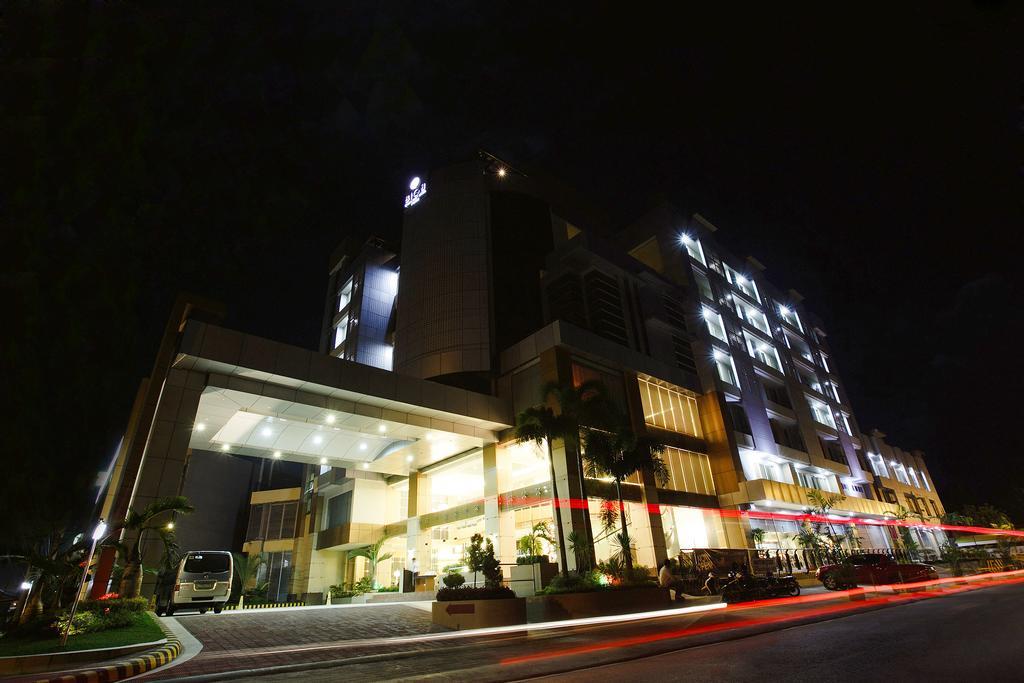 โรงแรมบิ๊ก 8 คอร์ปอเรท Tagum ภายนอก รูปภาพ