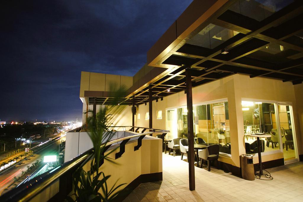 โรงแรมบิ๊ก 8 คอร์ปอเรท Tagum ภายนอก รูปภาพ