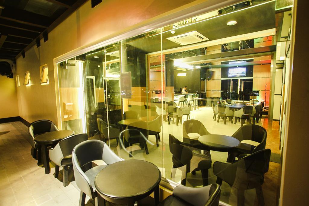 โรงแรมบิ๊ก 8 คอร์ปอเรท Tagum ภายนอก รูปภาพ
