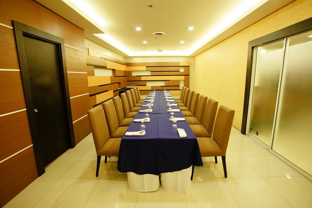 โรงแรมบิ๊ก 8 คอร์ปอเรท Tagum ภายนอก รูปภาพ