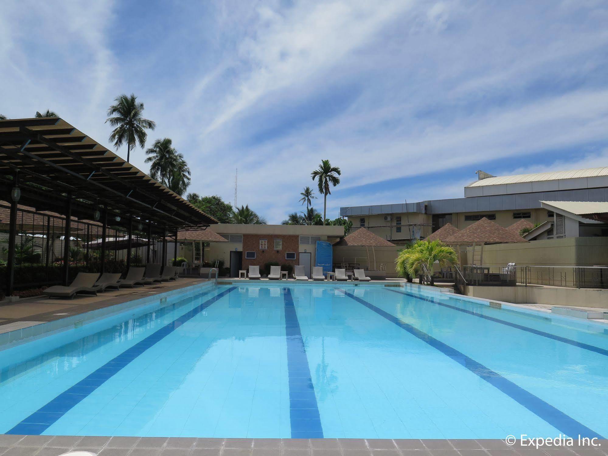 โรงแรมบิ๊ก 8 คอร์ปอเรท Tagum ภายนอก รูปภาพ