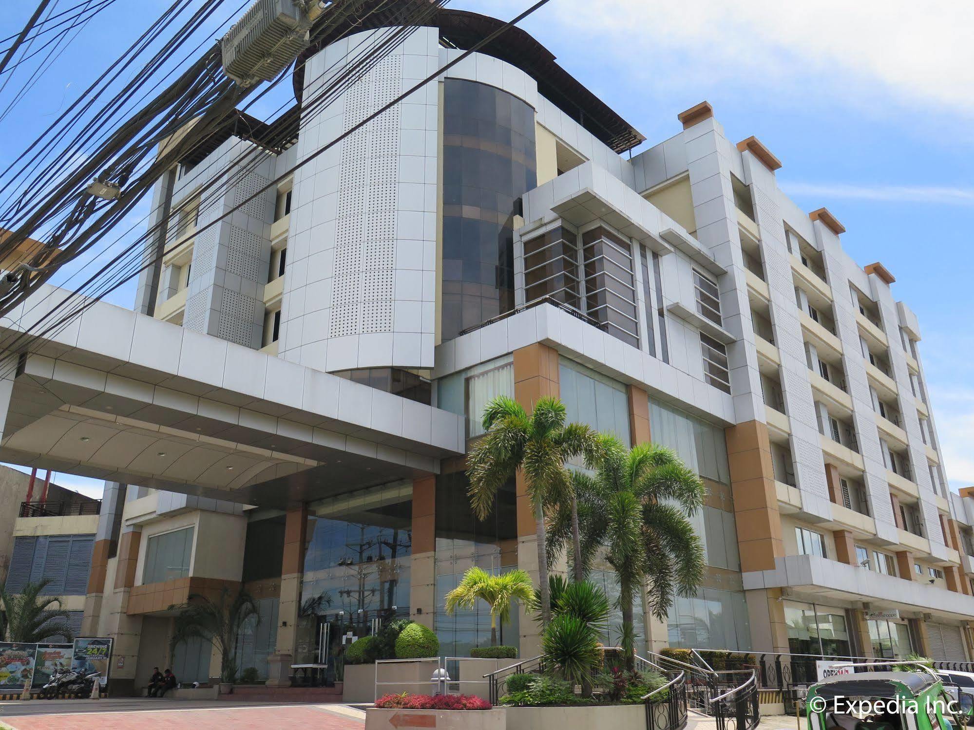 โรงแรมบิ๊ก 8 คอร์ปอเรท Tagum ภายนอก รูปภาพ