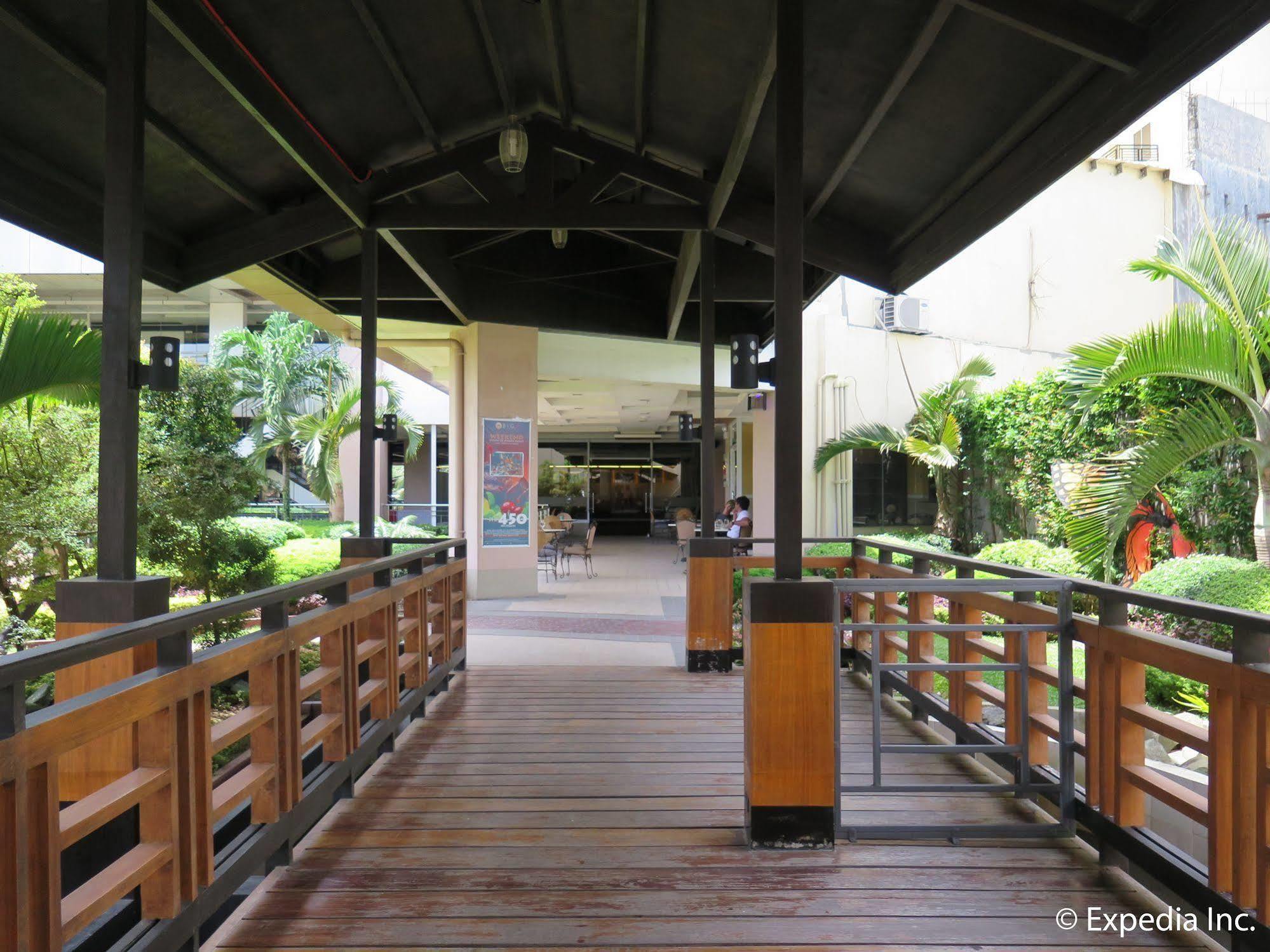 โรงแรมบิ๊ก 8 คอร์ปอเรท Tagum ภายนอก รูปภาพ
